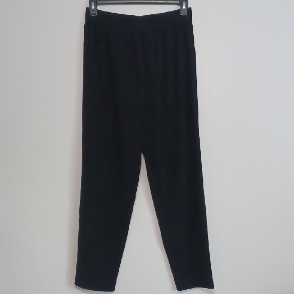 BRIGGS NEW YORK black pants with elastic waist.  Pullon pants.  Size MEDIUM
